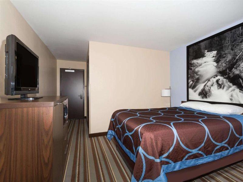 Отель Super 8 By Wyndham Longmont/Twin Peaks Экстерьер фото